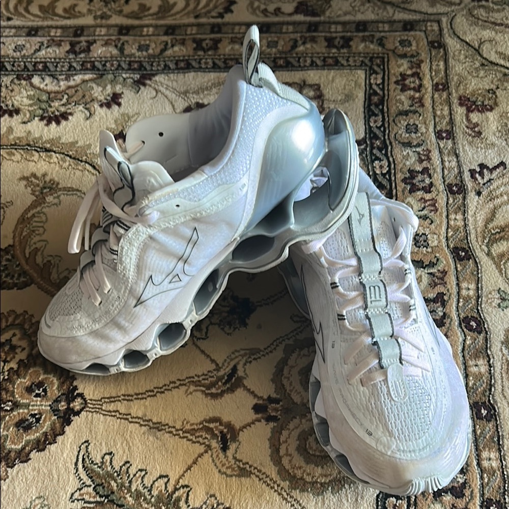 Mizuno Wave Prophecy White and Gray Athletic Sneakers 8.5